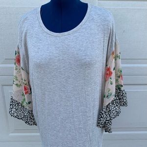 Honeyme Curvy 2X top. Gorgeous sleeve detail.